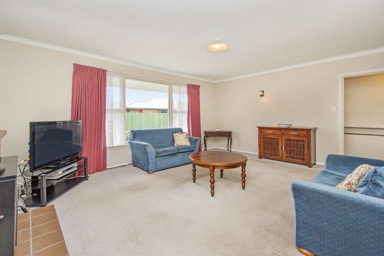 Photo of property in 2/7 Curletts Road, Sockburn, Christchurch, 8042