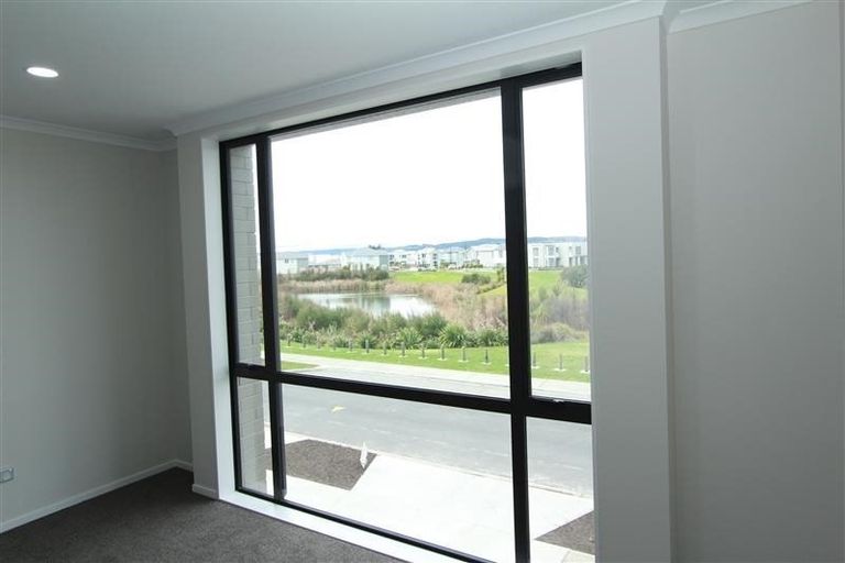 Photo of property in 9 Karokaro Road, Takanini, 2112