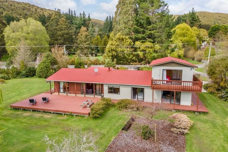 Photo of property in 262a Katherine Mansfield Drive, Whitemans Valley, Upper Hutt, 5371
