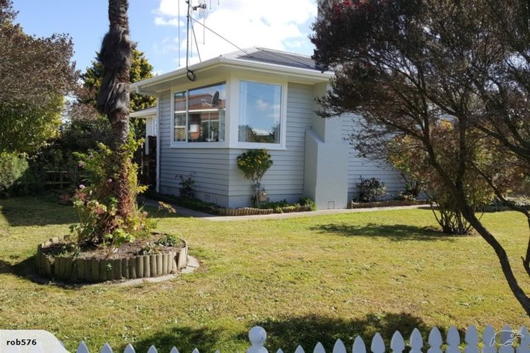 Photo of property in 10 Peters Avenue, Cloverlea, Palmerston North, 4412