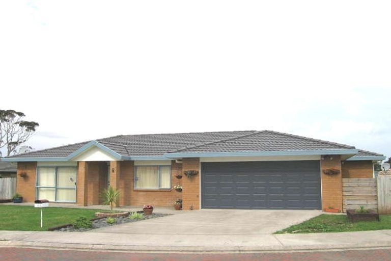 Photo of property in 8 Jeffery Reeve Crescent, Ranui, Auckland, 0612