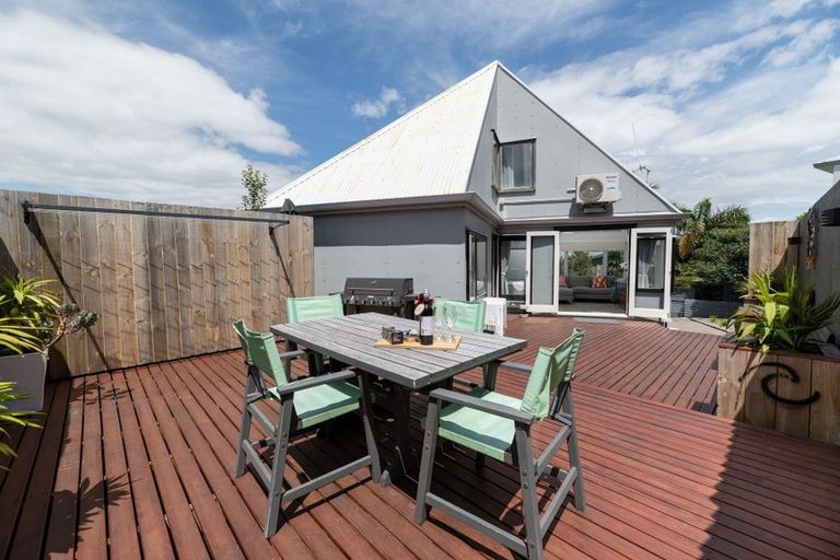 Photo of property in 1a Pacific View Road, Papamoa Beach, Papamoa, 3118