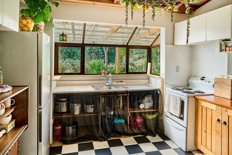 Photo of property in 138 Paekakariki Hill Road, Pauatahanui, Porirua, 5381