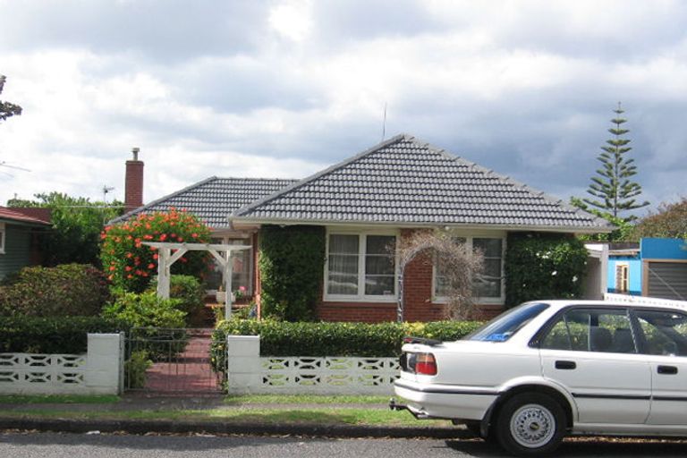 Photo of property in 67 Archibald Road, Kelston, Auckland, 0602