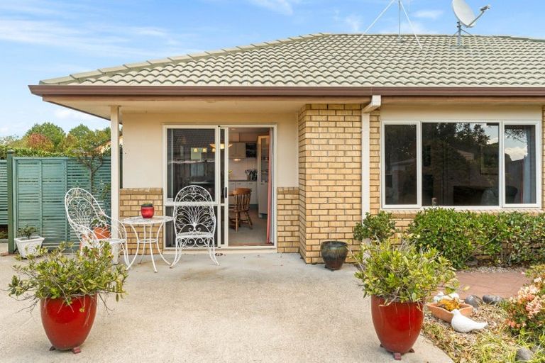 Photo of property in 16 Mcleod Place, Papamoa Beach, Papamoa, 3118