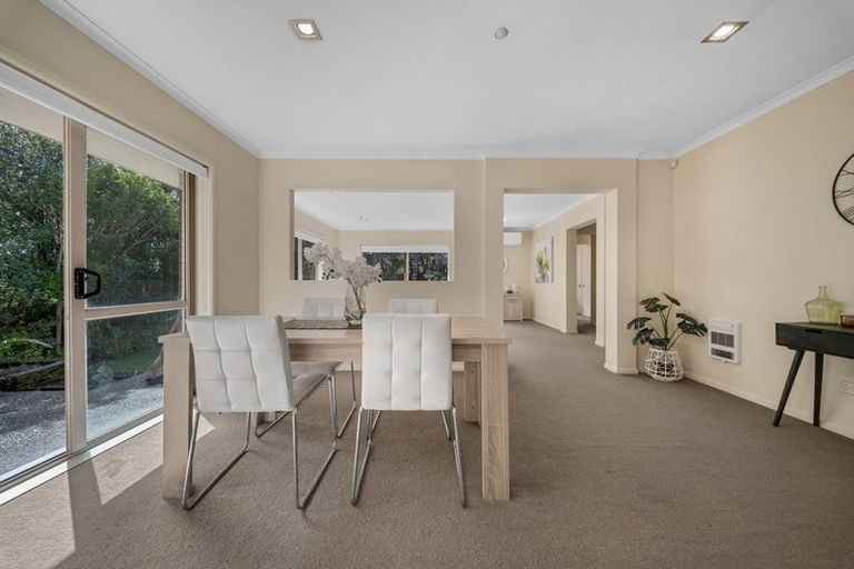 Photo of property in 6 Luna Place, Henderson, Auckland, 0612