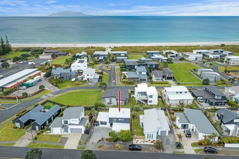 Photo of property in 5 Te Mauri Place, Omaha, 0986