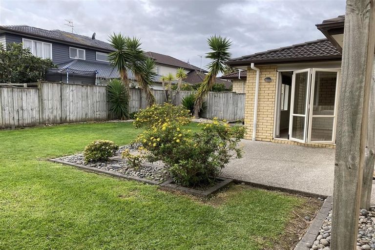 Photo of property in 72 Baverstock Road, Flat Bush, Auckland, 2016