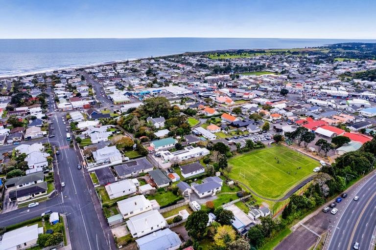 Photo of property in 25 Paynters Avenue, Strandon, New Plymouth, 4312