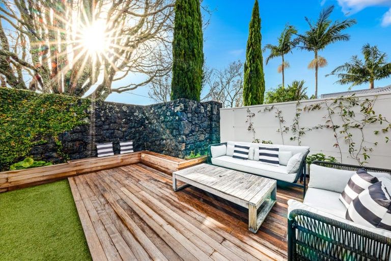 Photo of property in 49a Dignan Street, Point Chevalier, Auckland, 1022