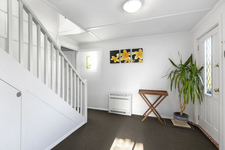 Photo of property in 18 Howard Street, Macandrew Bay, Dunedin, 9014