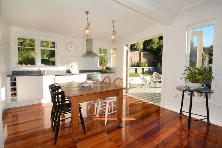 Photo of property in 96 Easther Crescent, Kew, Dunedin, 9012