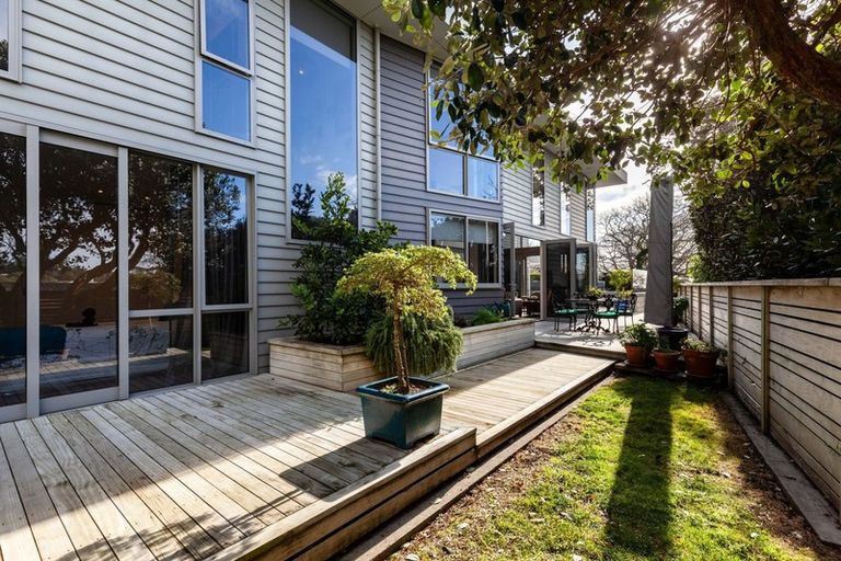 Photo of property in 9 Standish Street, New Plymouth, 4310