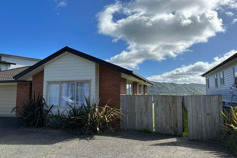 Photo of property in 35 King Charles Drive, Kingsley Heights, Upper Hutt, 5018