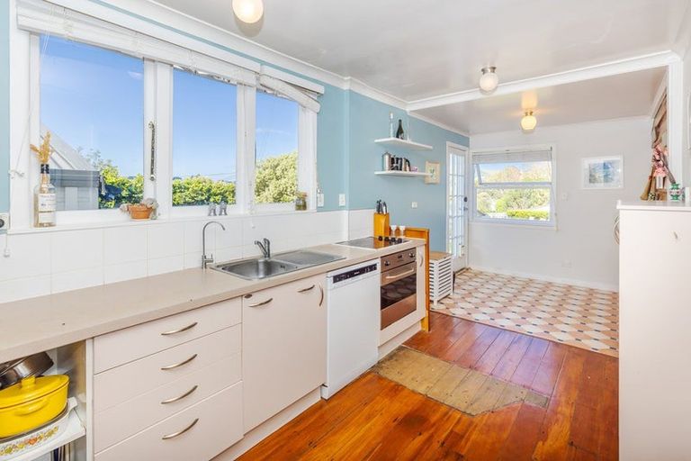 Photo of property in 2 Smith Street, Raglan, 3225