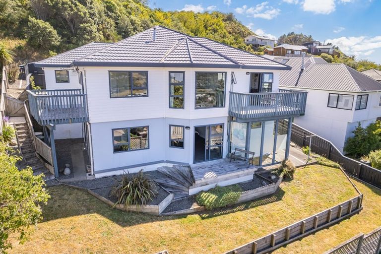 Photo of property in 11 Chastudon Place, Tawa, Wellington, 5028
