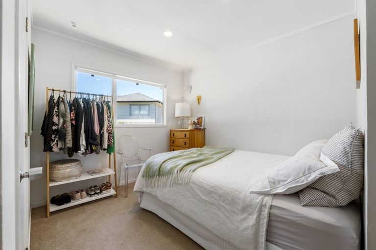 Photo of property in 1/41 Ravenwood Drive, Forrest Hill, Auckland, 0620