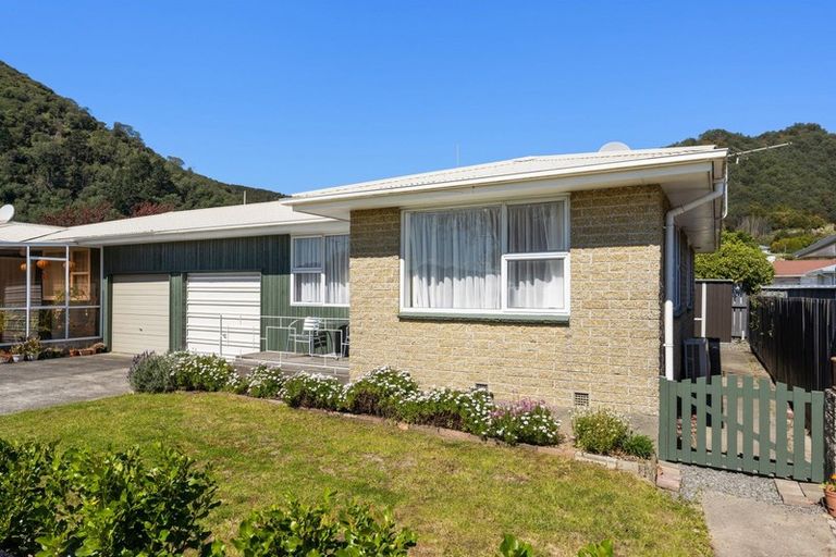 Photo of property in 18b Nelson Square, Picton, 7220