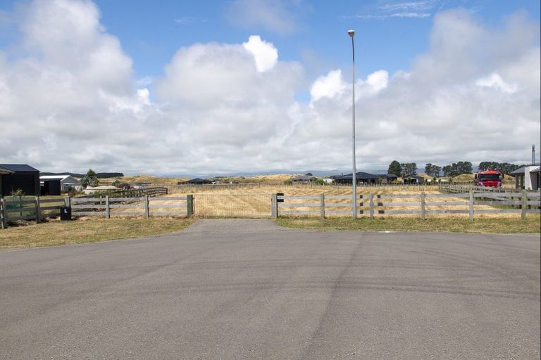 Photo of property in 15 Roma Way, Waitarere, 5510
