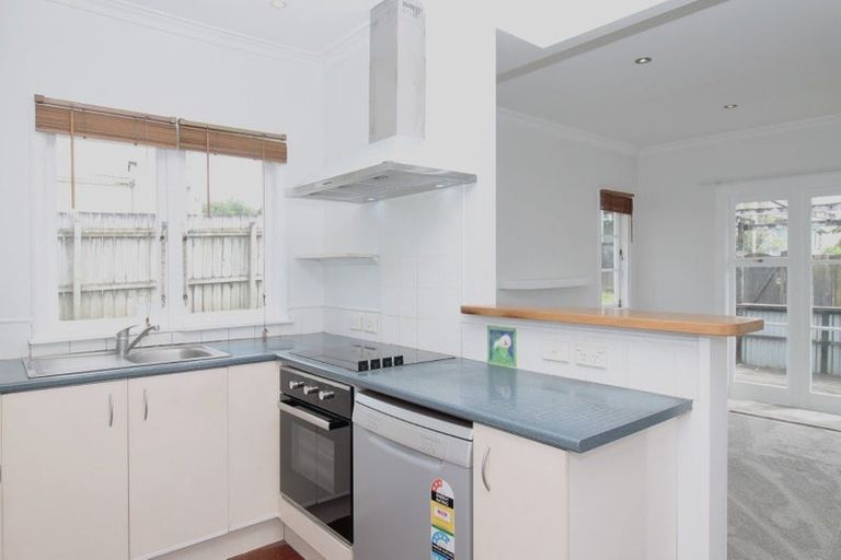 Photo of property in 1/224 Onewa Road, Birkenhead, Auckland, 0626