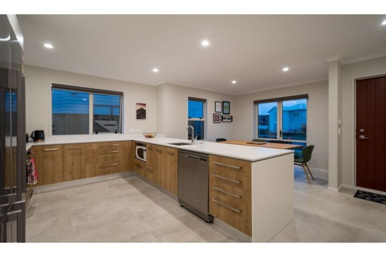 Photo of property in 6 Vincent Mcgrath Crescent, Swanson, Auckland, 0614