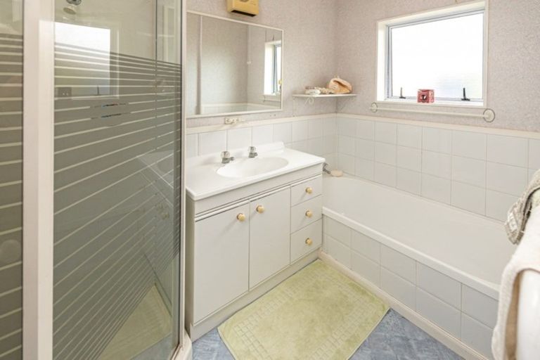 Photo of property in 28 Kakaho Drive, Tawhero, Whanganui, 4501