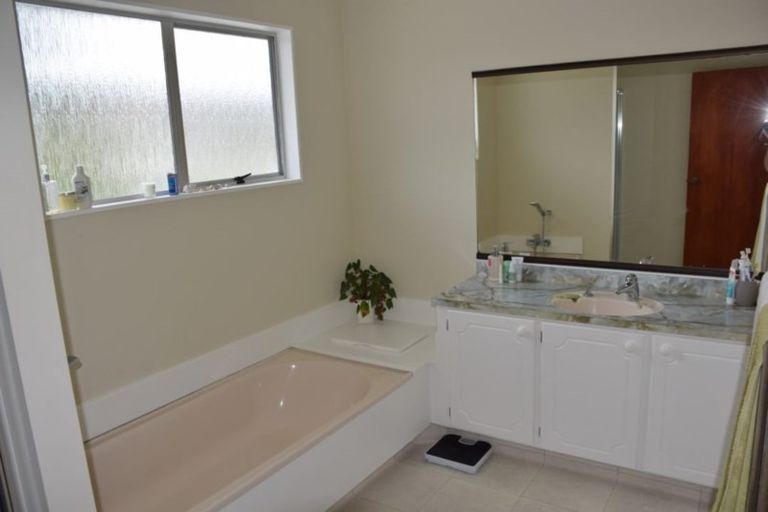 Photo of property in 68 Kohekohe Street, New Lynn, Auckland, 0600