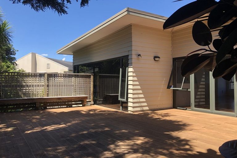 Photo of property in 20 Belvedere Court, West Harbour, Auckland, 0618