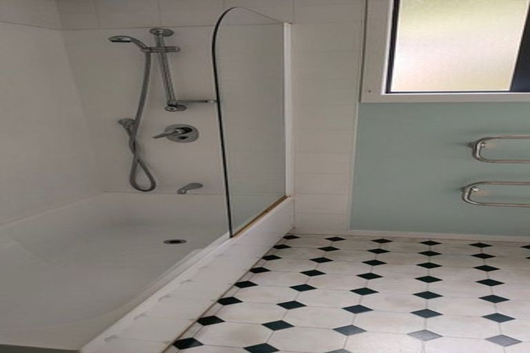 Photo of property in 295 Main Road, Tawa, Wellington, 5028