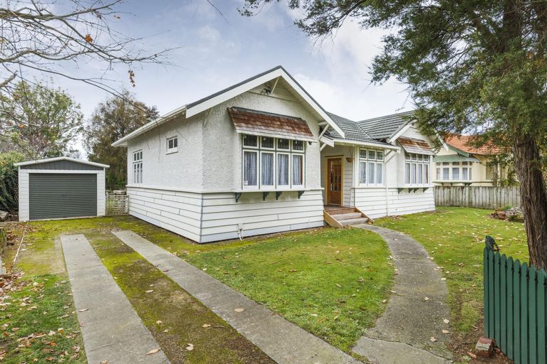 Photo of property in 28 Peppertree Glade, Kelvin Grove, Palmerston North, 4414