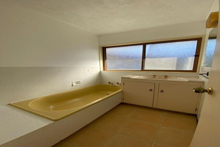 Photo of property in 3 Tatua Place, Conifer Grove, Takanini, 2112