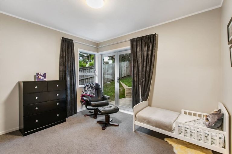 Photo of property in 19 Woodcote Drive, Glenfield, Auckland, 0629