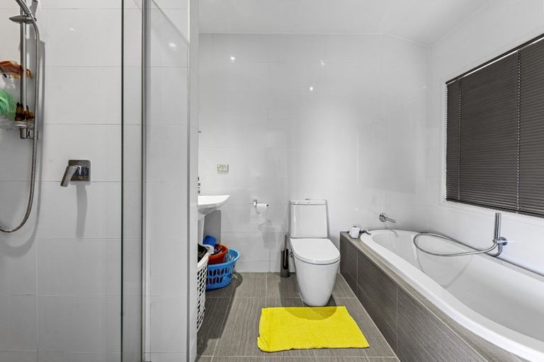 Photo of property in 8 Copperfield Terrace, Mellons Bay, Auckland, 2014