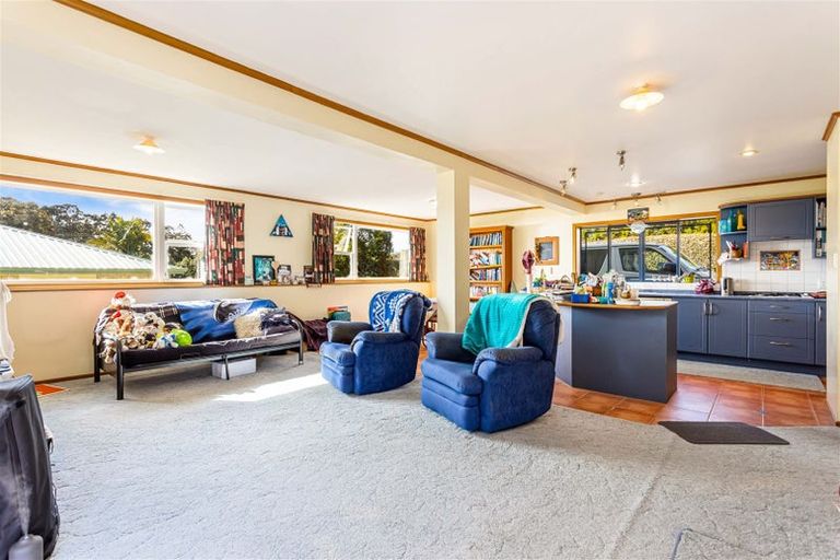 Photo of property in 192 Muriwai Valley Road, Muriwai, Waimauku, 0881