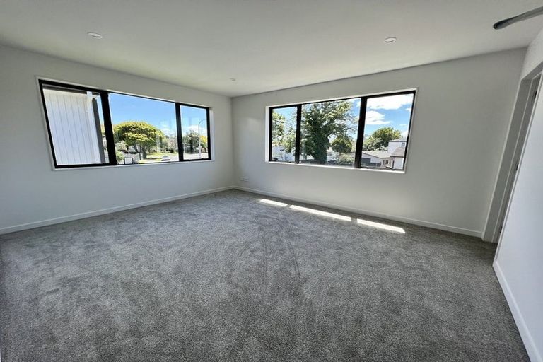 Photo of property in 2 Fiesta Drive, Half Moon Bay, Auckland, 2012