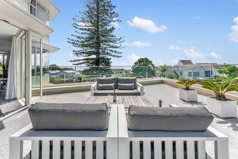 Photo of property in 1/90 Kitchener Road, Milford, Auckland, 0620