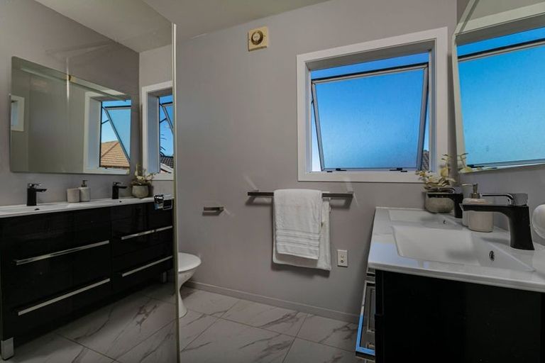 Photo of property in 2/28 East Coast Road, Milford, Auckland, 0620