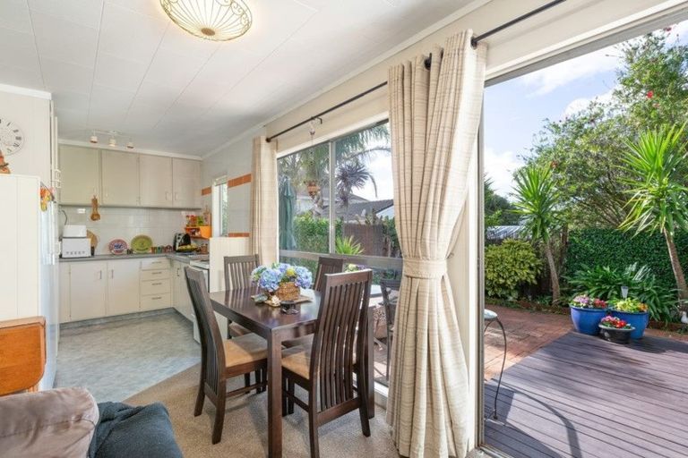 Photo of property in 4/109a Te Atatu Road, Te Atatu South, Auckland, 0610