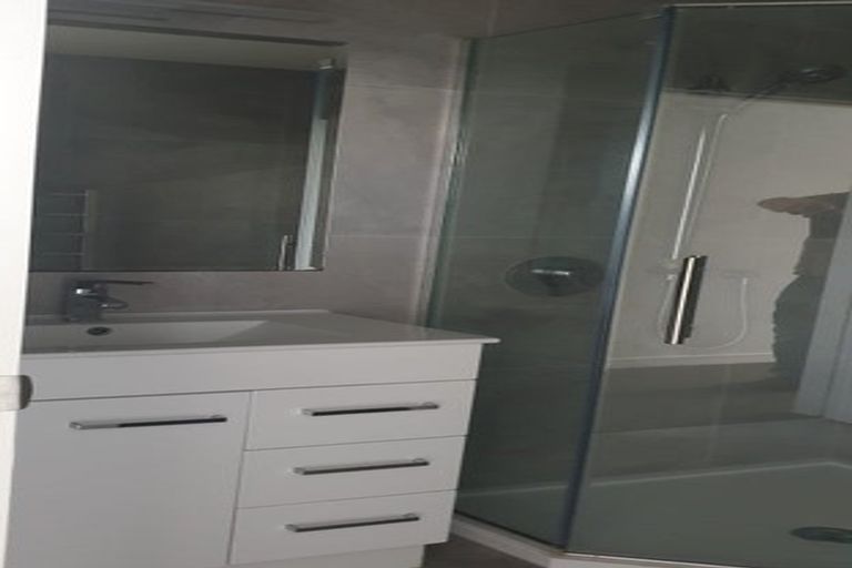 Photo of property in 17 Hoiho Road, Pukekohe, 2120