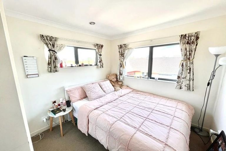 Photo of property in 1/41 Butley Drive, Farm Cove, Auckland, 2012