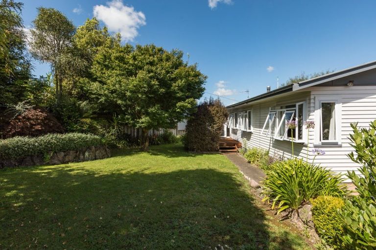 Photo of property in 25 Domain Road, Waipawa, 4210