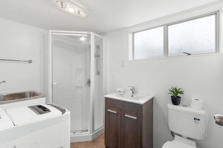 Photo of property in 21 Greendale Avenue, Avonhead, Christchurch, 8042