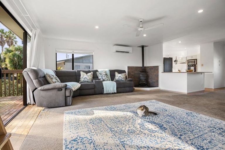 Photo of property in 2 Litchfield Place, Clarks Beach, 2122