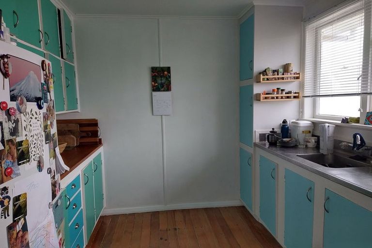 Photo of property in 24 Banks Street, Marfell, New Plymouth, 4310