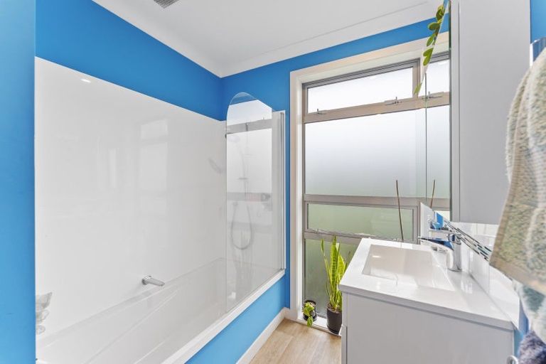 Photo of property in 22 Arahiwi Grove, Tirohanga, Lower Hutt, 5010