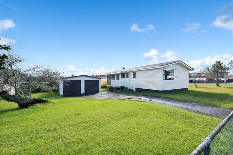 Photo of property in 86 Flanshaw Road, Te Atatu South, Auckland, 0610