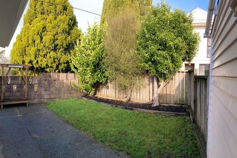 Photo of property in 1/23 Weldene Avenue, Glenfield, Auckland, 0629
