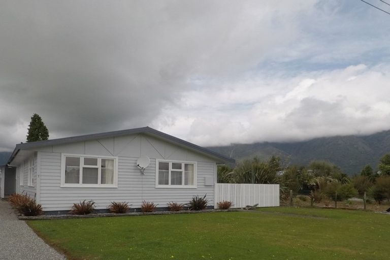 Photo of property in 7 Roberts Street, Whataroa, 7886