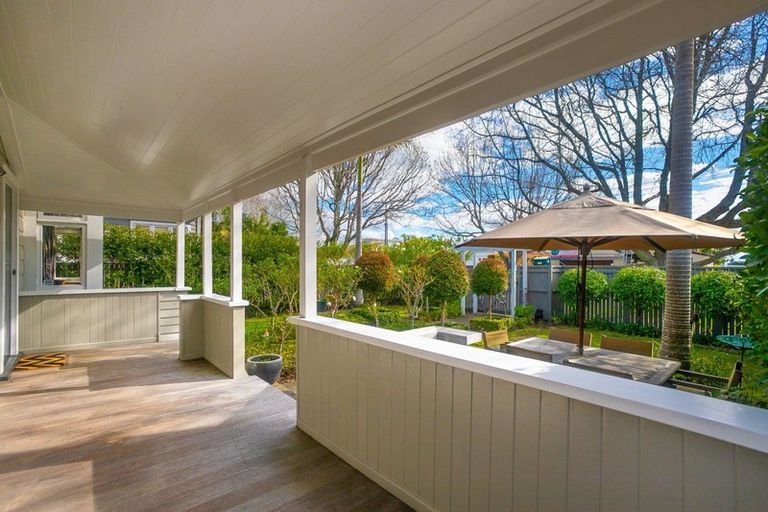 Photo of property in 63 Dignan Street, Point Chevalier, Auckland, 1022