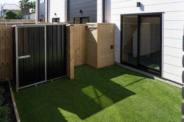 Photo of property in 3/21 Karamu Street, Te Atatu Peninsula, Auckland, 0610